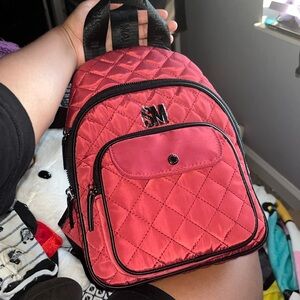 STEVE MADDEN SLING/BACKPACK